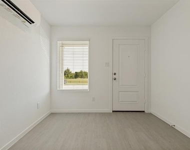 1037 Bishop Creek Drive - Photo Thumbnail 4