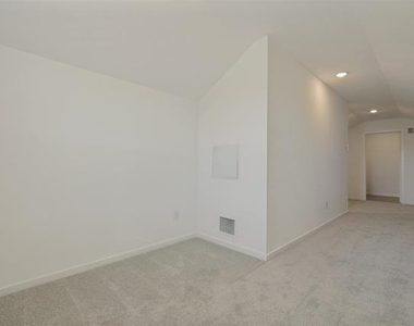 1037 Bishop Creek Drive - Photo Thumbnail 7