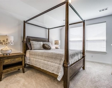 1532 Calcot Lane - Photo Thumbnail 16