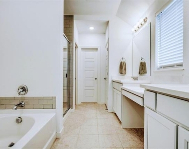 1532 Calcot Lane - Photo Thumbnail 18