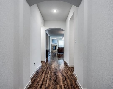 1532 Calcot Lane - Photo Thumbnail 5