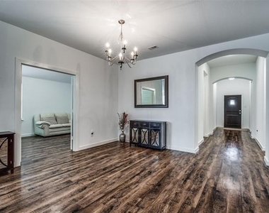 1532 Calcot Lane - Photo Thumbnail 4