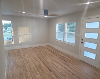 2329 Cass Street - Photo Thumbnail 5
