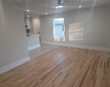 2329 Cass Street - Photo Thumbnail 7