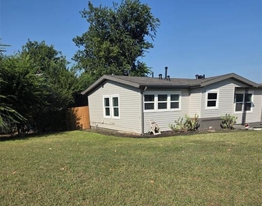 2329 Cass Street - Photo Thumbnail 3