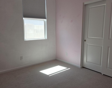 17353 W Patrick Lane - Photo Thumbnail 11