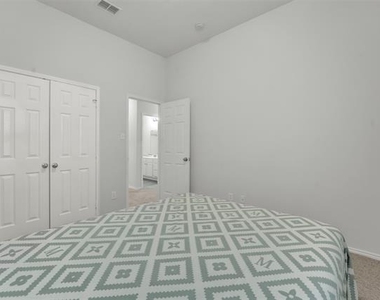 4021 Aldenham Drive - Photo Thumbnail 23