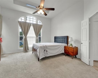 4021 Aldenham Drive - Photo Thumbnail 19