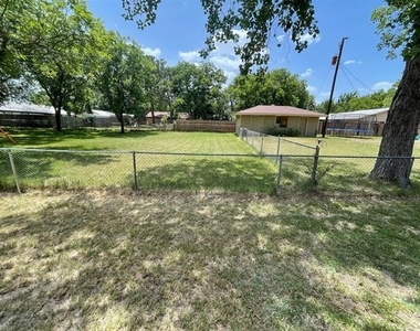 204 Cedar Lane - Photo Thumbnail 19