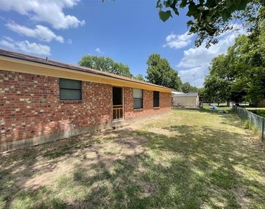 204 Cedar Lane - Photo Thumbnail 17