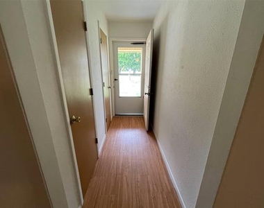 204 Cedar Lane - Photo Thumbnail 8
