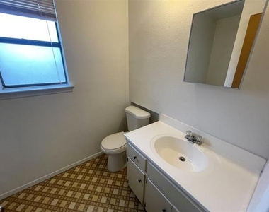204 Cedar Lane - Photo Thumbnail 16