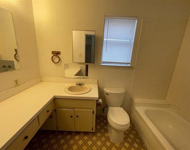 204 Cedar Lane - Photo Thumbnail 14