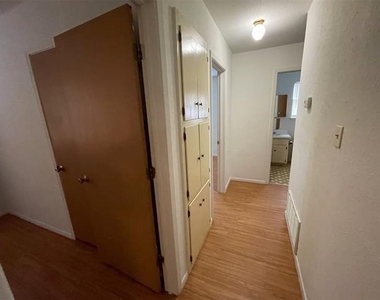 204 Cedar Lane - Photo Thumbnail 9