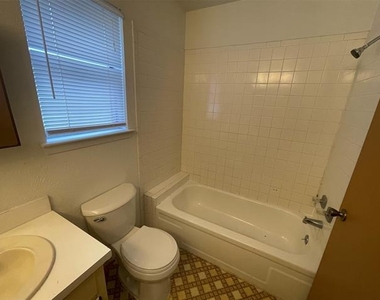 204 Cedar Lane - Photo Thumbnail 15