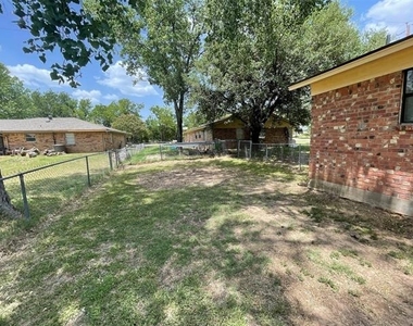 204 Cedar Lane - Photo Thumbnail 18