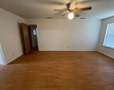 204 Cedar Lane - Photo Thumbnail 4