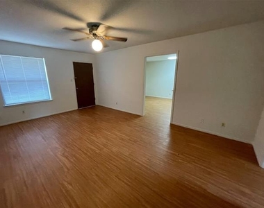 204 Cedar Lane - Photo Thumbnail 3