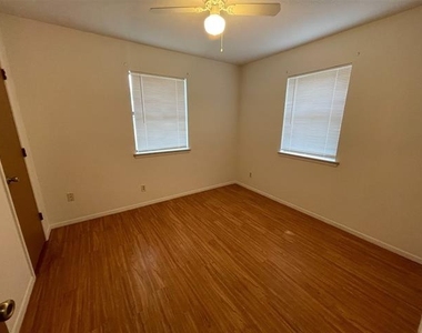 204 Cedar Lane - Photo Thumbnail 12