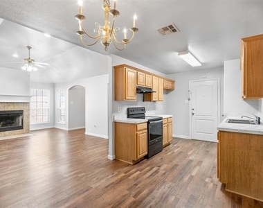 9212 Coral Lane - Photo Thumbnail 6
