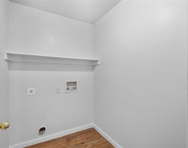 9212 Coral Lane - Photo Thumbnail 14