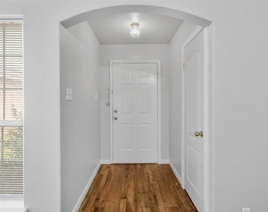 9212 Coral Lane - Photo Thumbnail 2