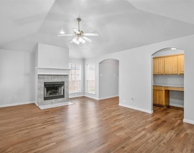 9212 Coral Lane - Photo Thumbnail 3