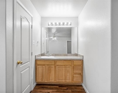 9212 Coral Lane - Photo Thumbnail 8