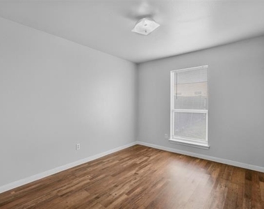 9212 Coral Lane - Photo Thumbnail 13