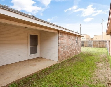 9212 Coral Lane - Photo Thumbnail 15