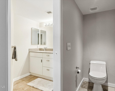 7302 E Rancho Vista Drive - Photo Thumbnail 12