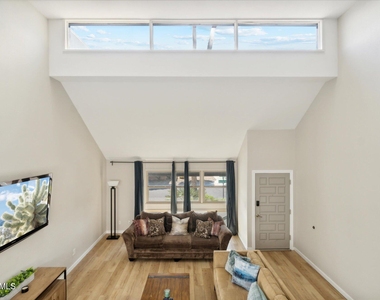 7302 E Rancho Vista Drive - Photo Thumbnail 9