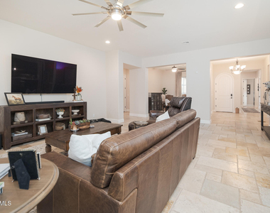 2957 N Riley Court - Photo Thumbnail 8