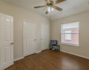 210 Madisson Drive - Photo Thumbnail 16
