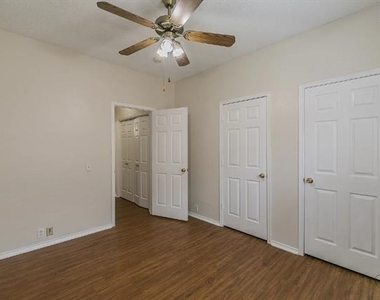 210 Madisson Drive - Photo Thumbnail 17
