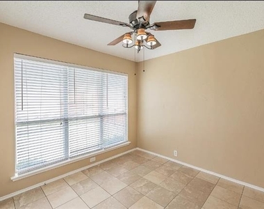 210 Madisson Drive - Photo Thumbnail 8