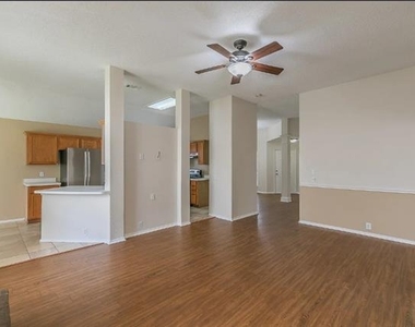 210 Madisson Drive - Photo Thumbnail 7