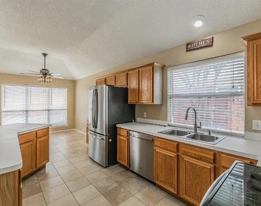 210 Madisson Drive - Photo Thumbnail 3