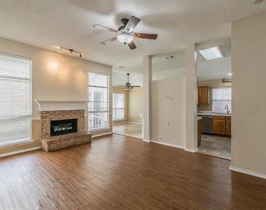 210 Madisson Drive - Photo Thumbnail 6
