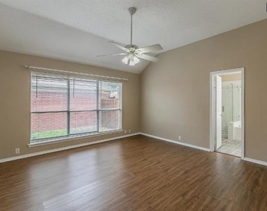 210 Madisson Drive - Photo Thumbnail 9