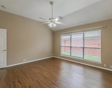 210 Madisson Drive - Photo Thumbnail 10
