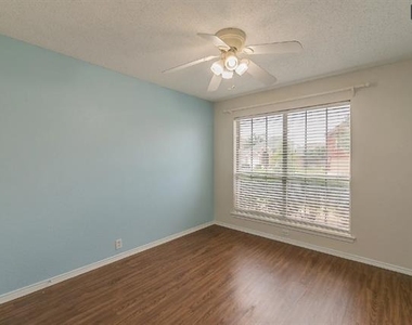 210 Madisson Drive - Photo Thumbnail 14