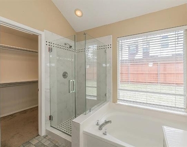 210 Madisson Drive - Photo Thumbnail 11