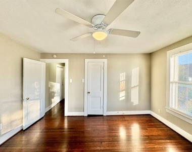 5738 Worth Street - Photo Thumbnail 14