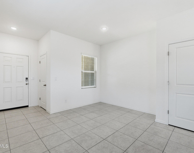 10941 N 165th Avenue - Photo Thumbnail 2