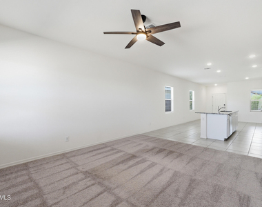 10941 N 165th Avenue - Photo Thumbnail 3