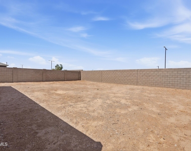 10941 N 165th Avenue - Photo Thumbnail 26