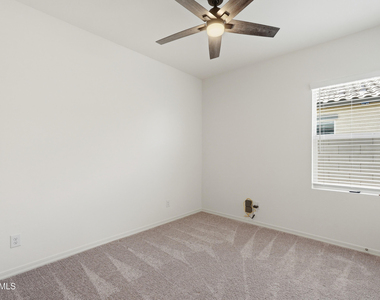 10941 N 165th Avenue - Photo Thumbnail 19