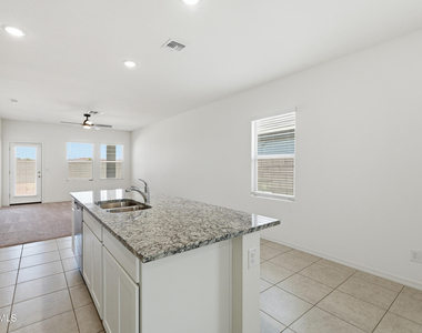 10941 N 165th Avenue - Photo Thumbnail 9