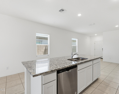 10941 N 165th Avenue - Photo Thumbnail 8